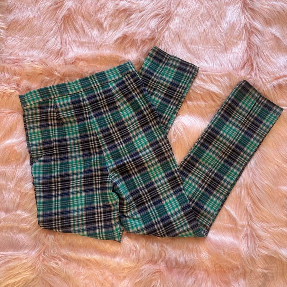 UO Blue & Green Tessa Plaid Notched Cropped High-Waisted Pant size 2 - Picture 7 of 9